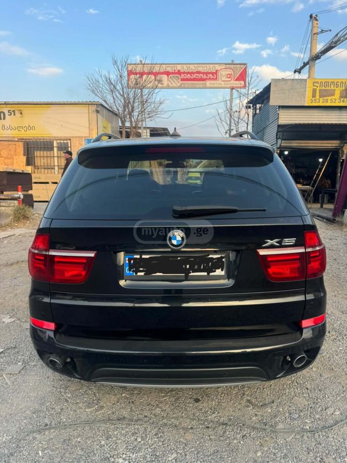 BMW X5 2012 — photo 2