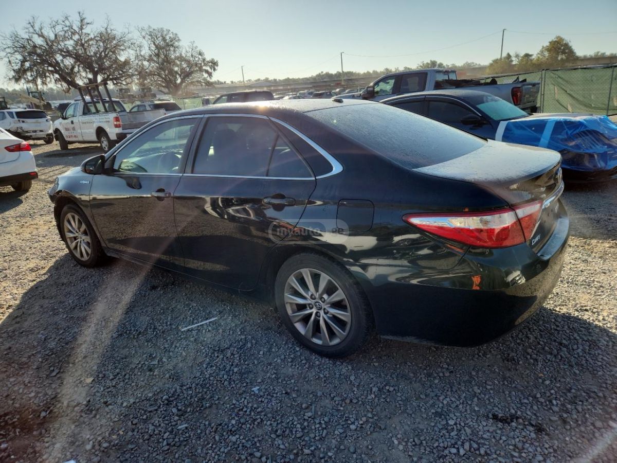 Toyota Camry 2016 — photo 2