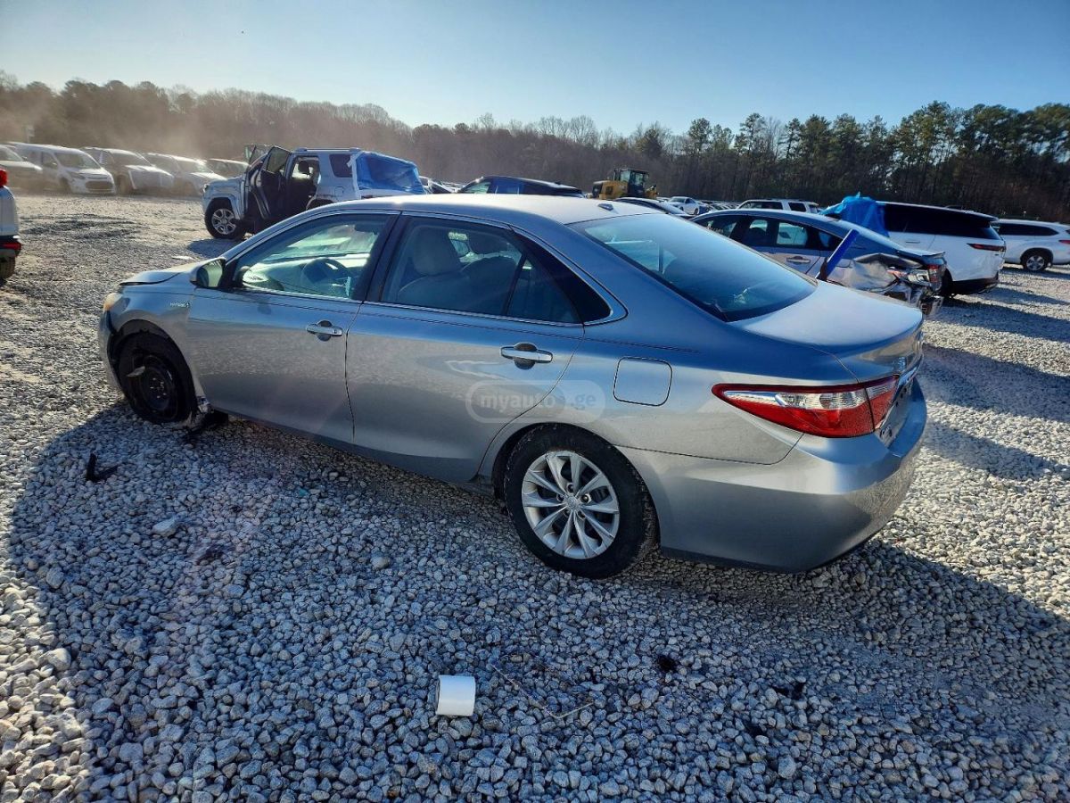 Toyota Camry 2017 — photo 2