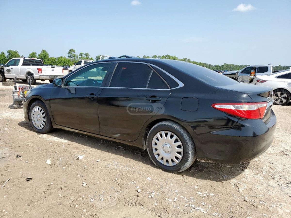 Toyota Camry 2015 — photo 2