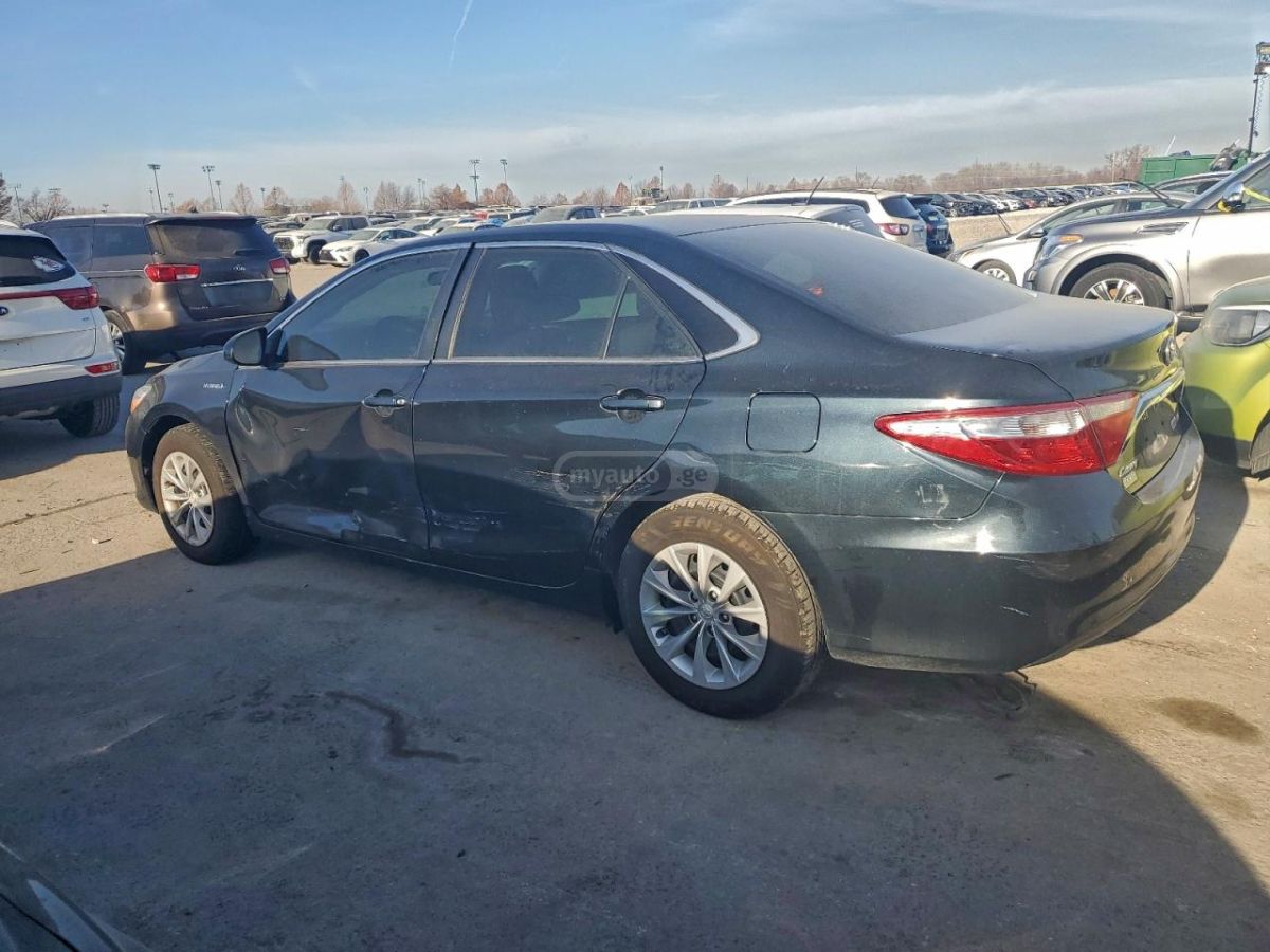 Toyota Camry 2015 — photo 2