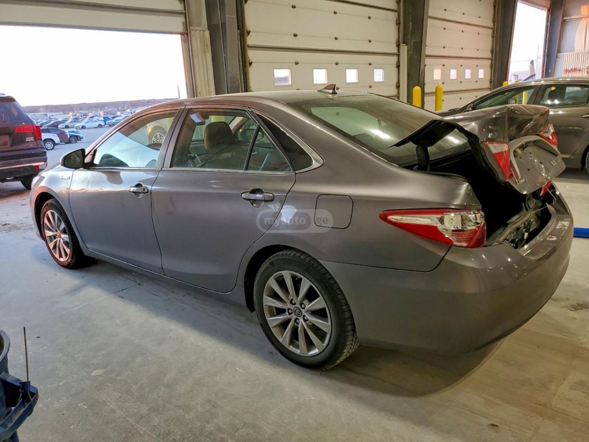 Toyota Camry 2017 — photo 2