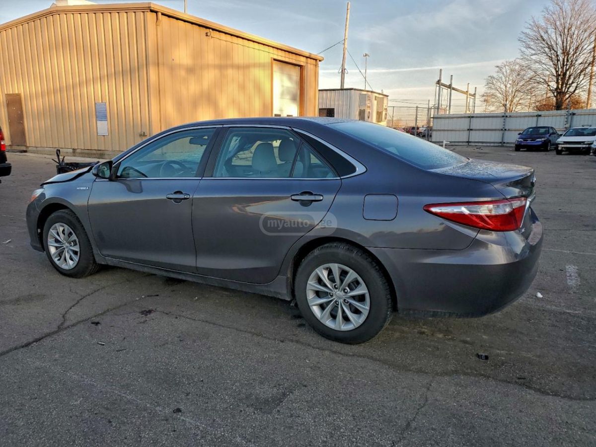 Toyota Camry 2017 — photo 2