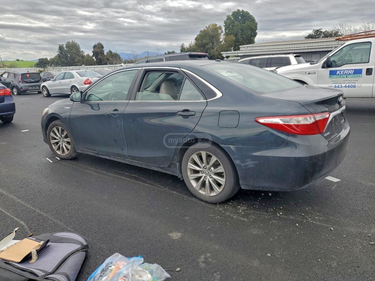 Toyota Camry 2015 — photo 2