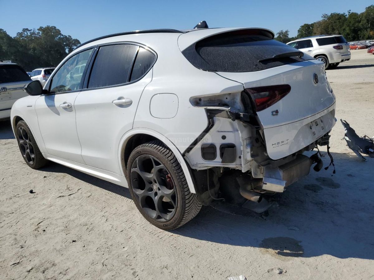 Alfa Romeo Stelvio 2022 — photo 2