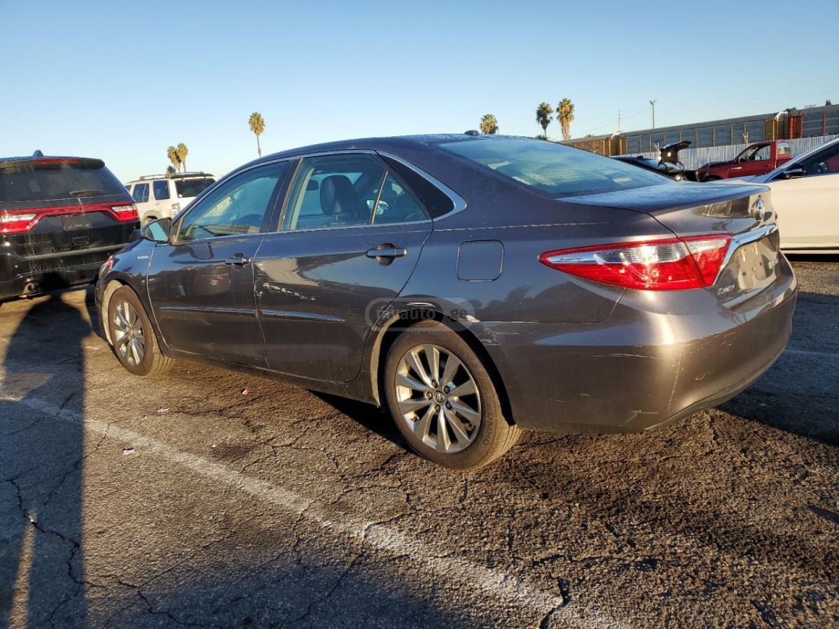 Toyota Camry 2015 — photo 2