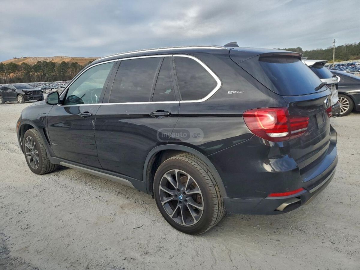 BMW X5 2018 — photo 2