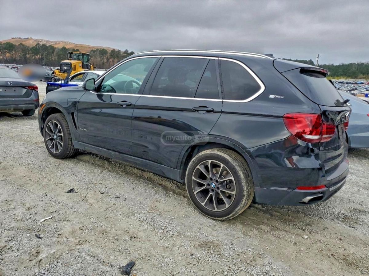BMW X5 2017 — photo 2