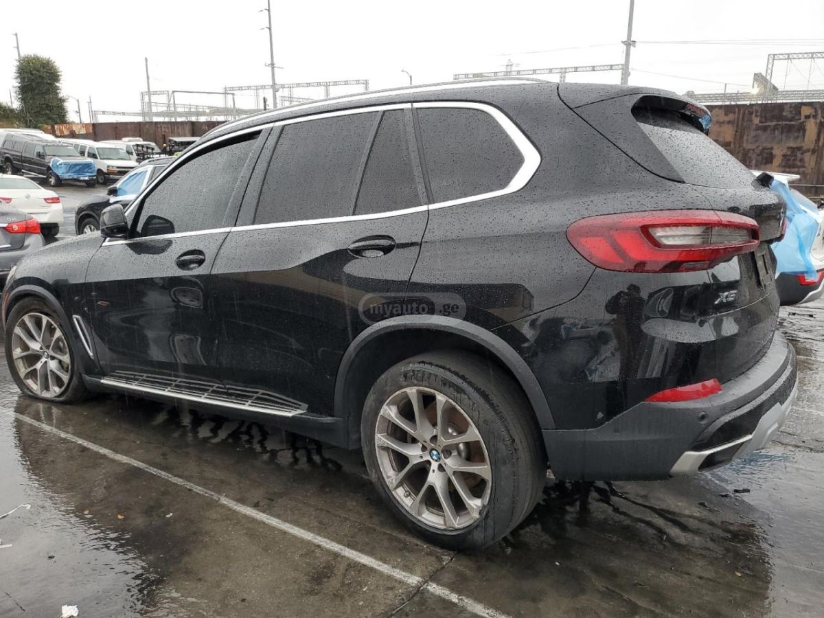 BMW X5 2021 — photo 2