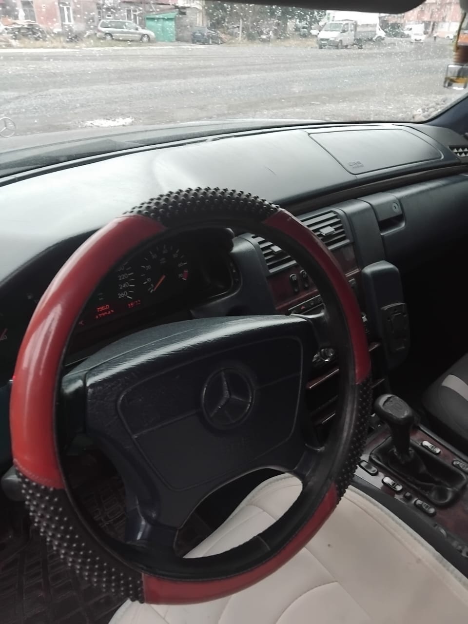 Mercedes-Benz E 210 1997 — photo 2