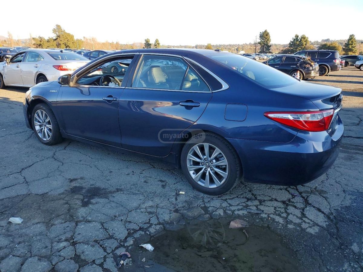 Toyota Camry 2016 — photo 2