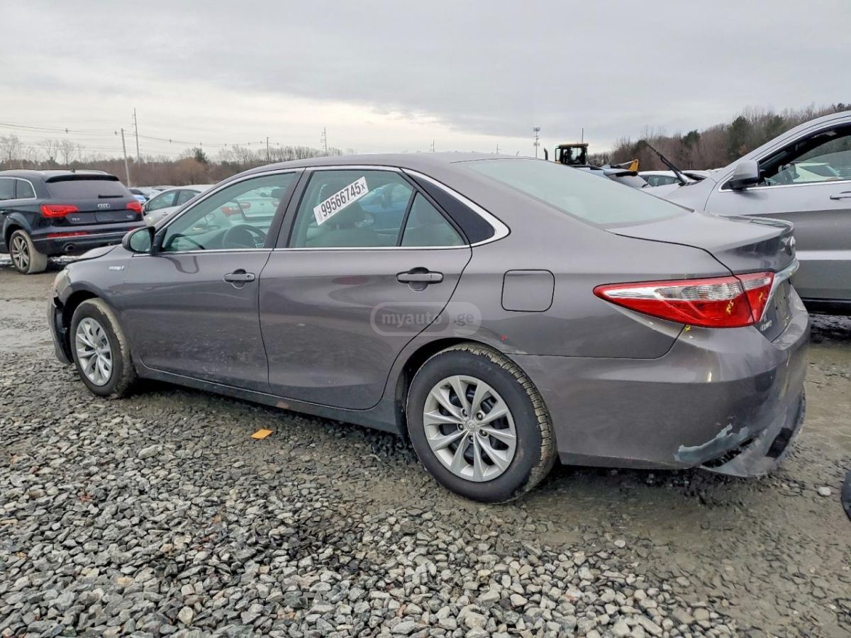 Toyota Camry 2015 — photo 2