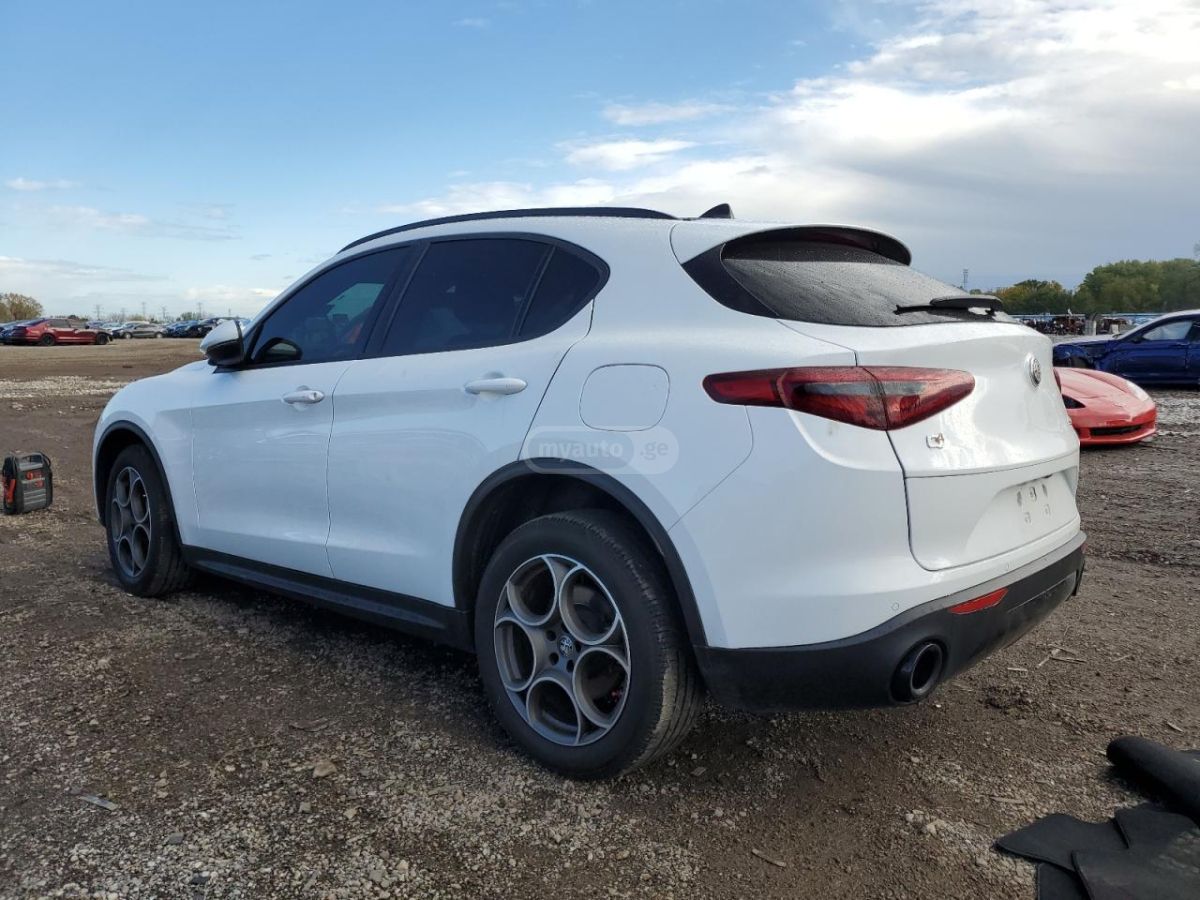 Alfa Romeo Stelvio 2022 — photo 2