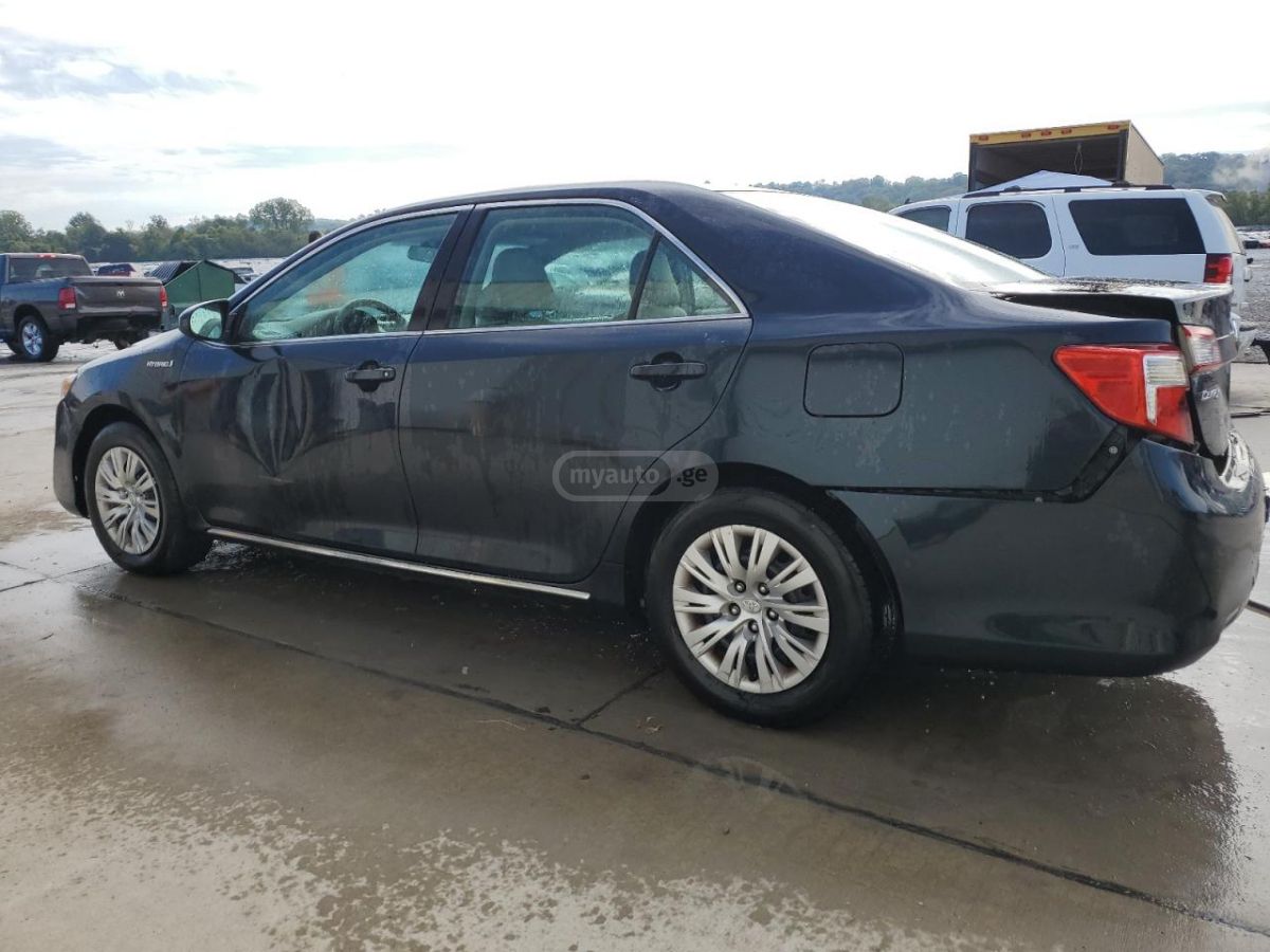 Toyota Camry 2014 — photo 2