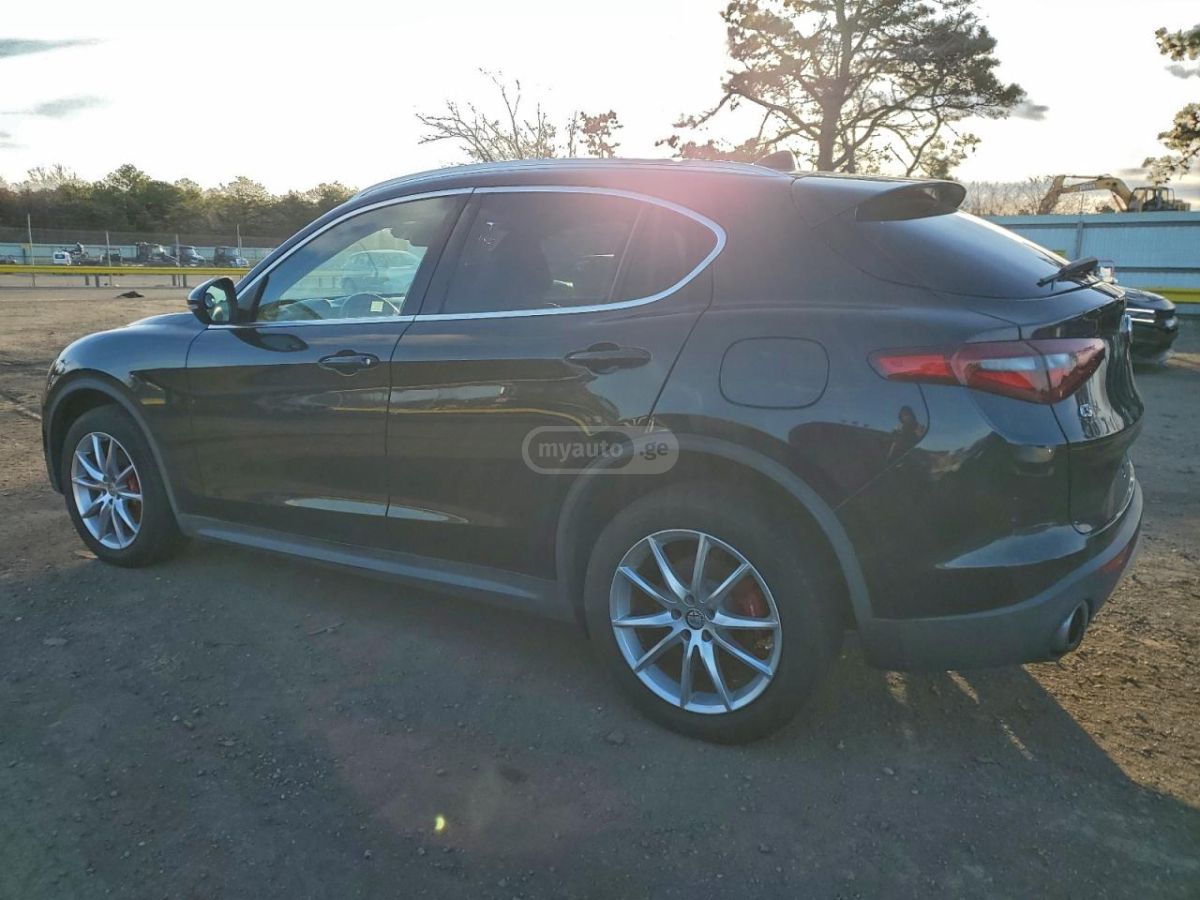 Alfa Romeo Stelvio 2018 — photo 2
