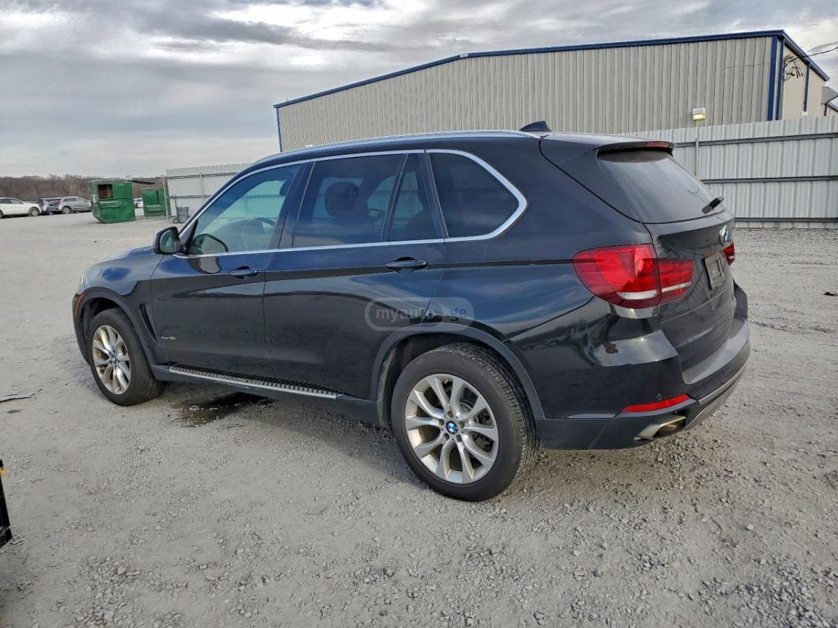 BMW X5 2018 — photo 2