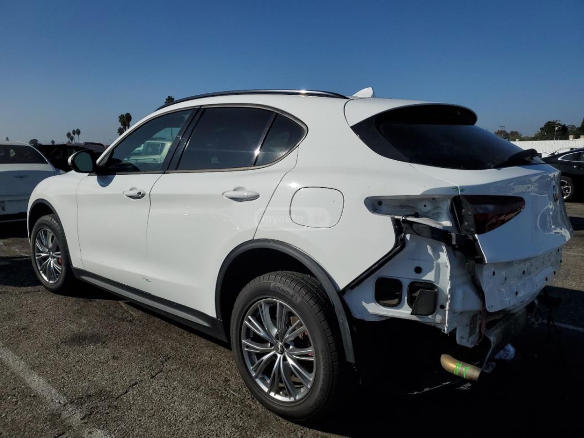Alfa Romeo Stelvio 2022 — photo 2