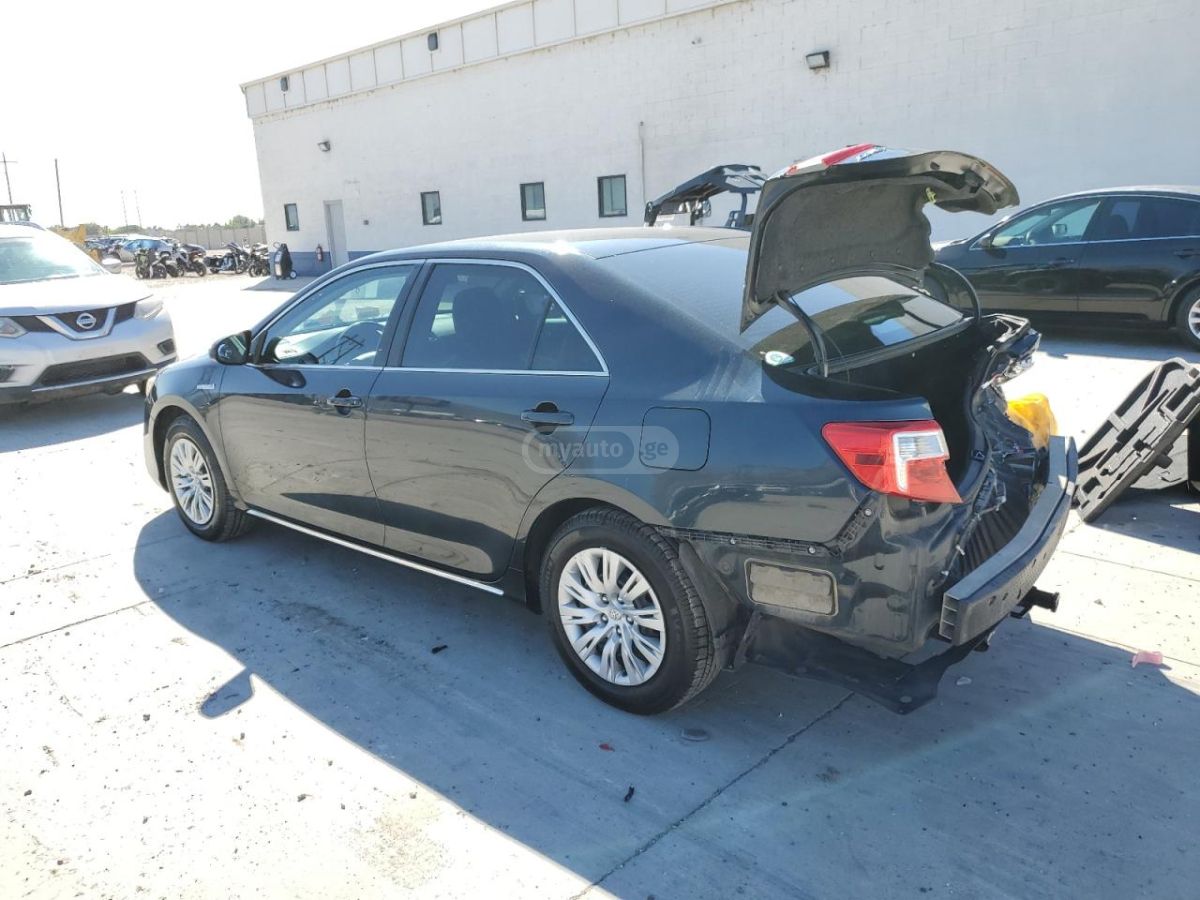 Toyota Camry 2014 — photo 2