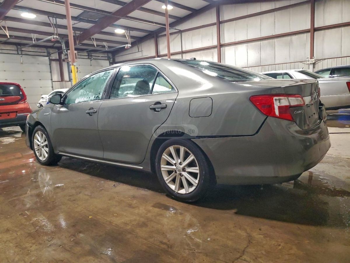 Toyota Camry 2014 — photo 2