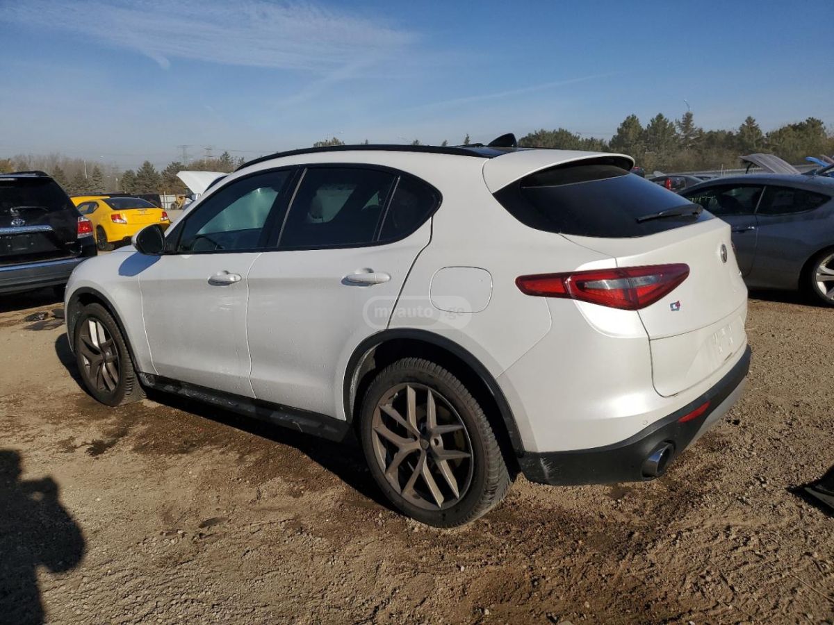 Alfa Romeo Stelvio 2018 — photo 2