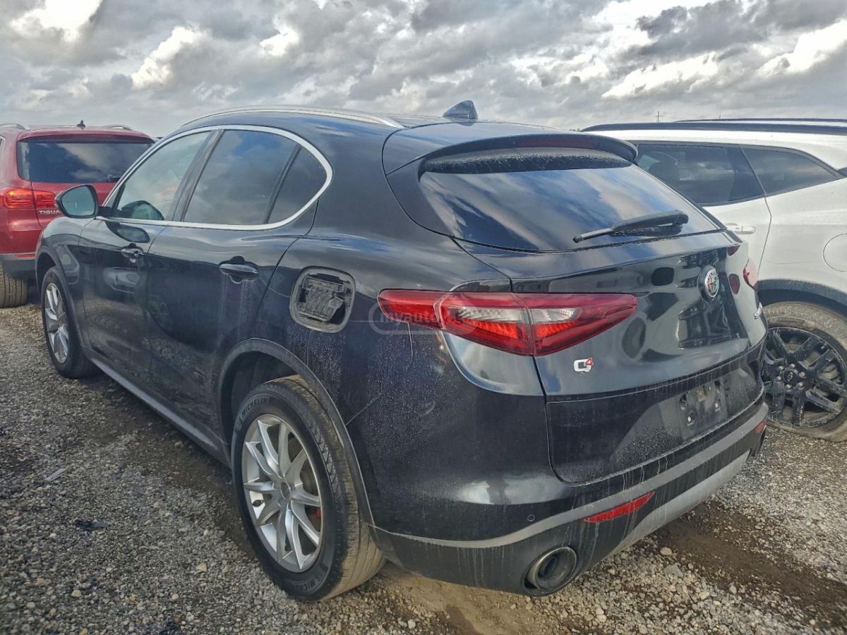 Alfa Romeo Stelvio 2018 — photo 2