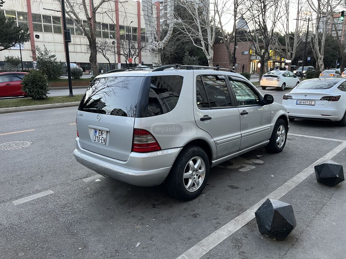 Mercedes-Benz ML 230 2000 — photo 2