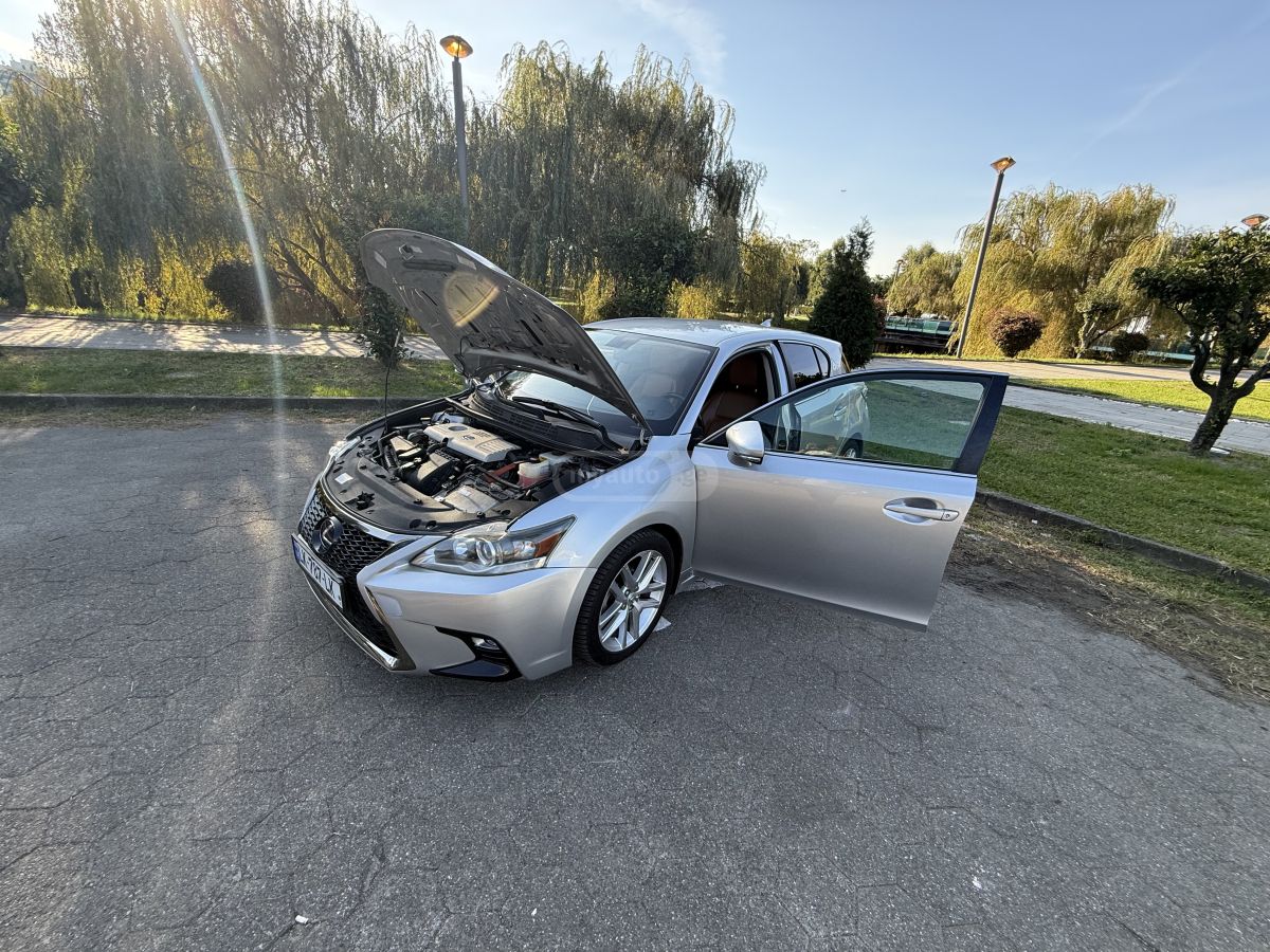Lexus CT 200 h