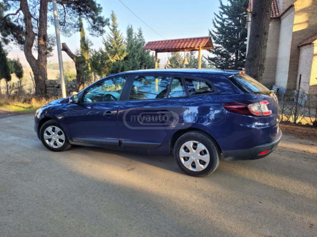 Renault Megane 2012 — photo 2