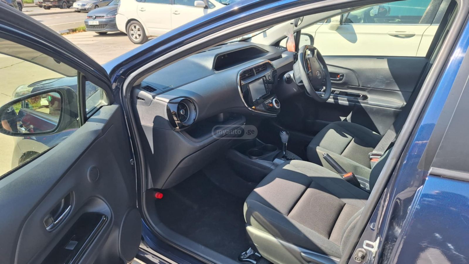 Toyota Aqua 2018 — photo 2