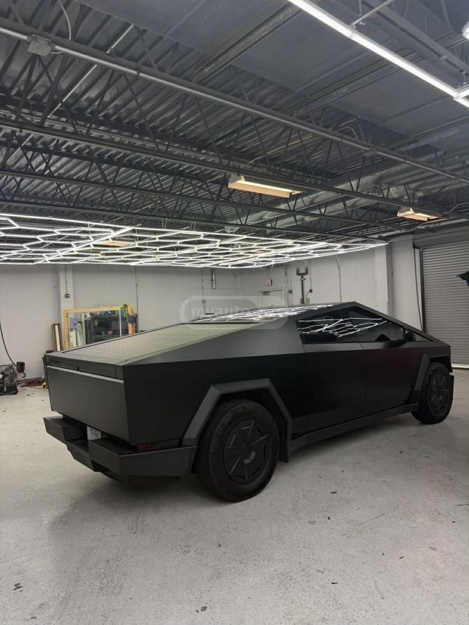 Tesla Cybertruck 2024 — photo 2