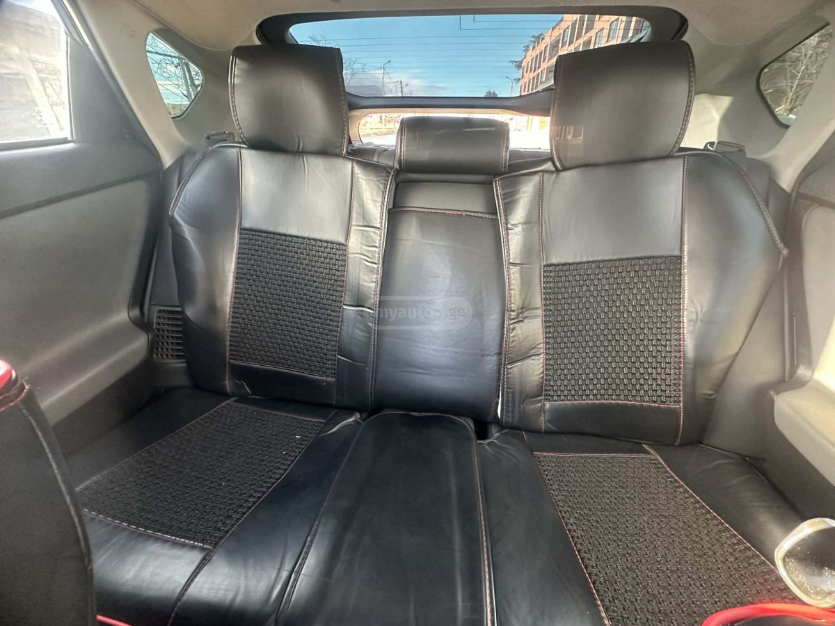 Toyota Prius 2015 — photo 2