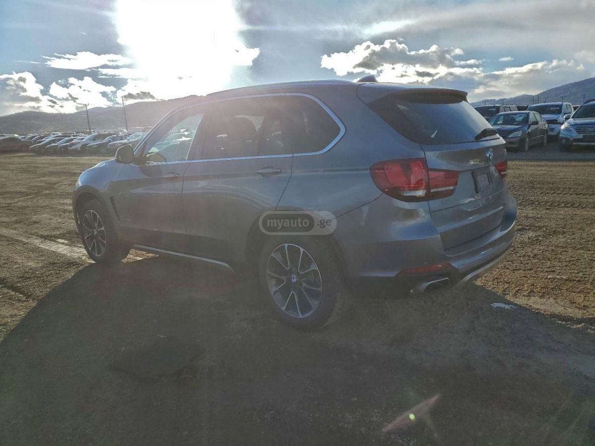 BMW X5 2018 — photo 2