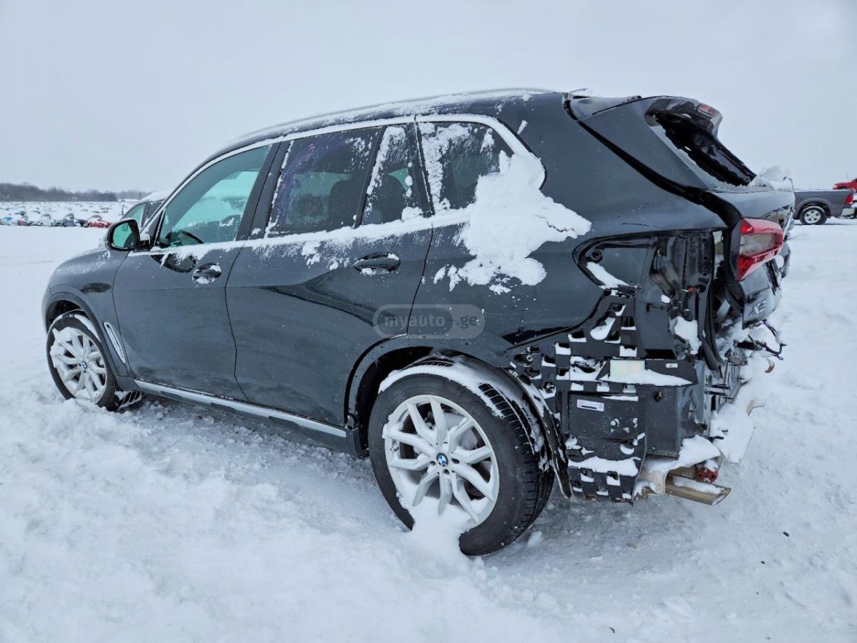 BMW X5 2021 — photo 2