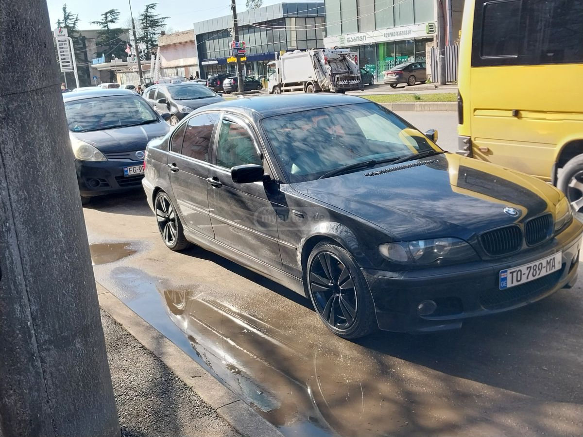 BMW 318 2003 — photo 2