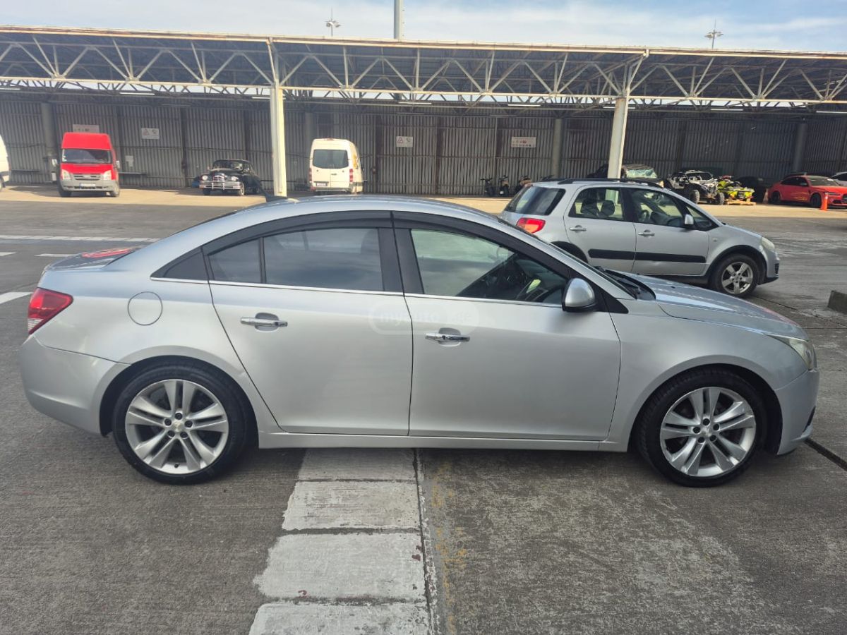 Chevrolet Cruze 2012 — photo 2