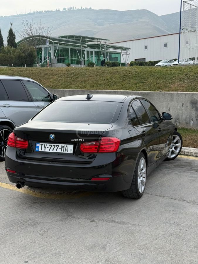BMW 320 2014 — photo 2
