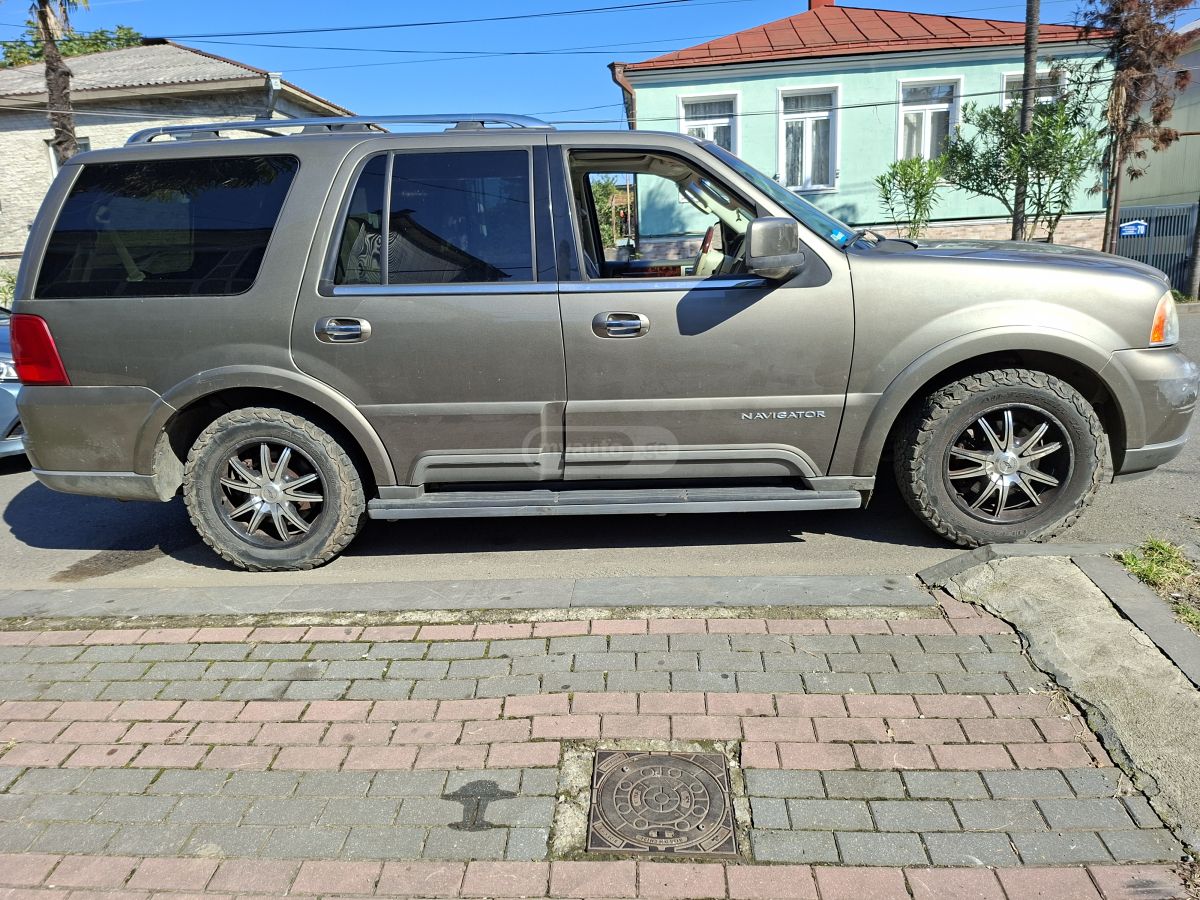 Lincoln Navigator