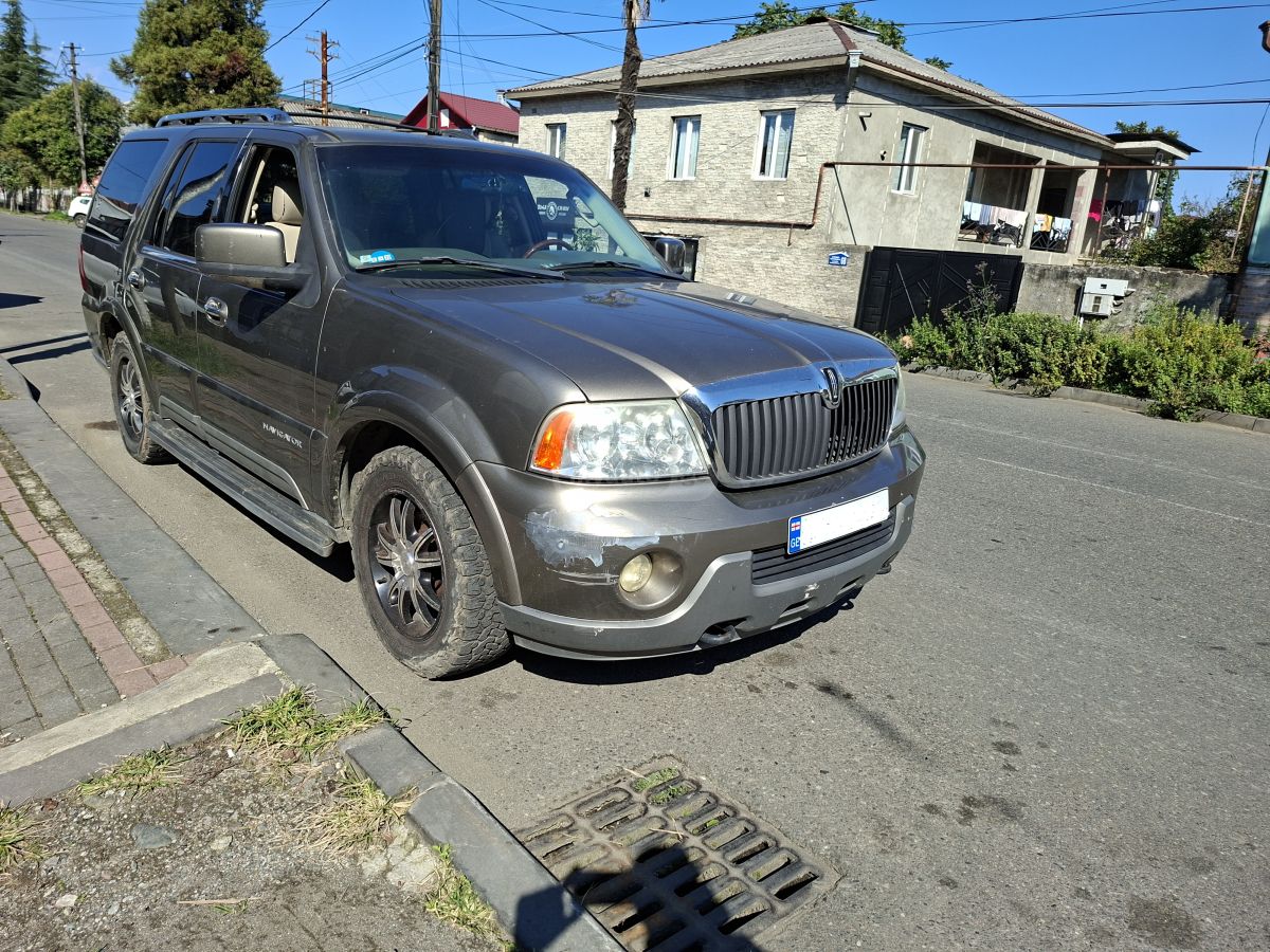 Lincoln Navigator 2004 — photo 2