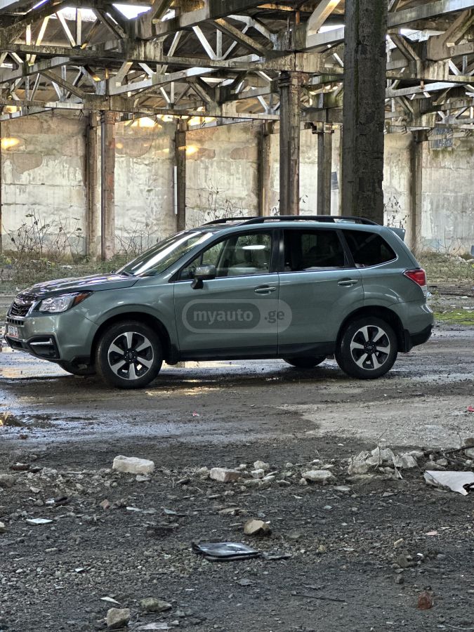 Subaru Forester 2018 — photo 2