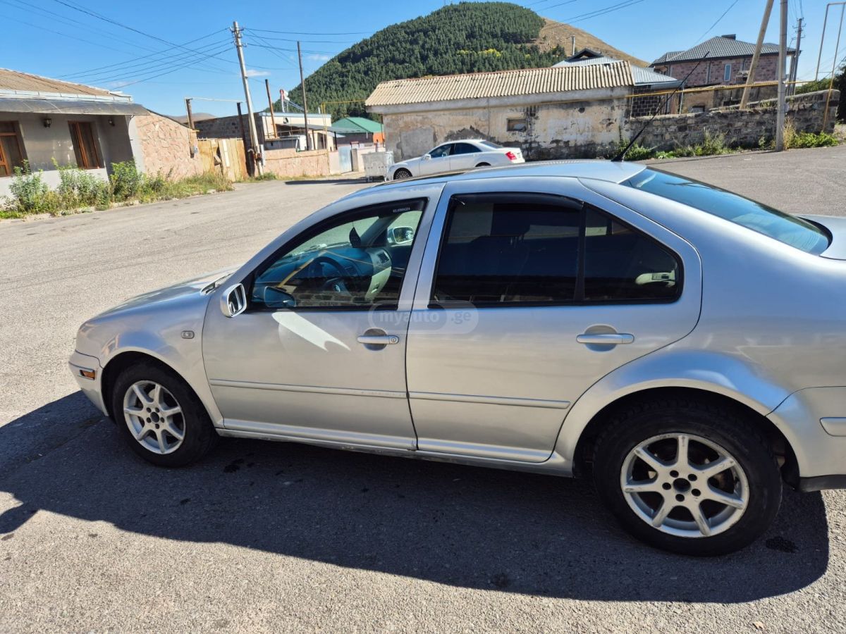 Volkswagen Jetta 2003 — photo 2