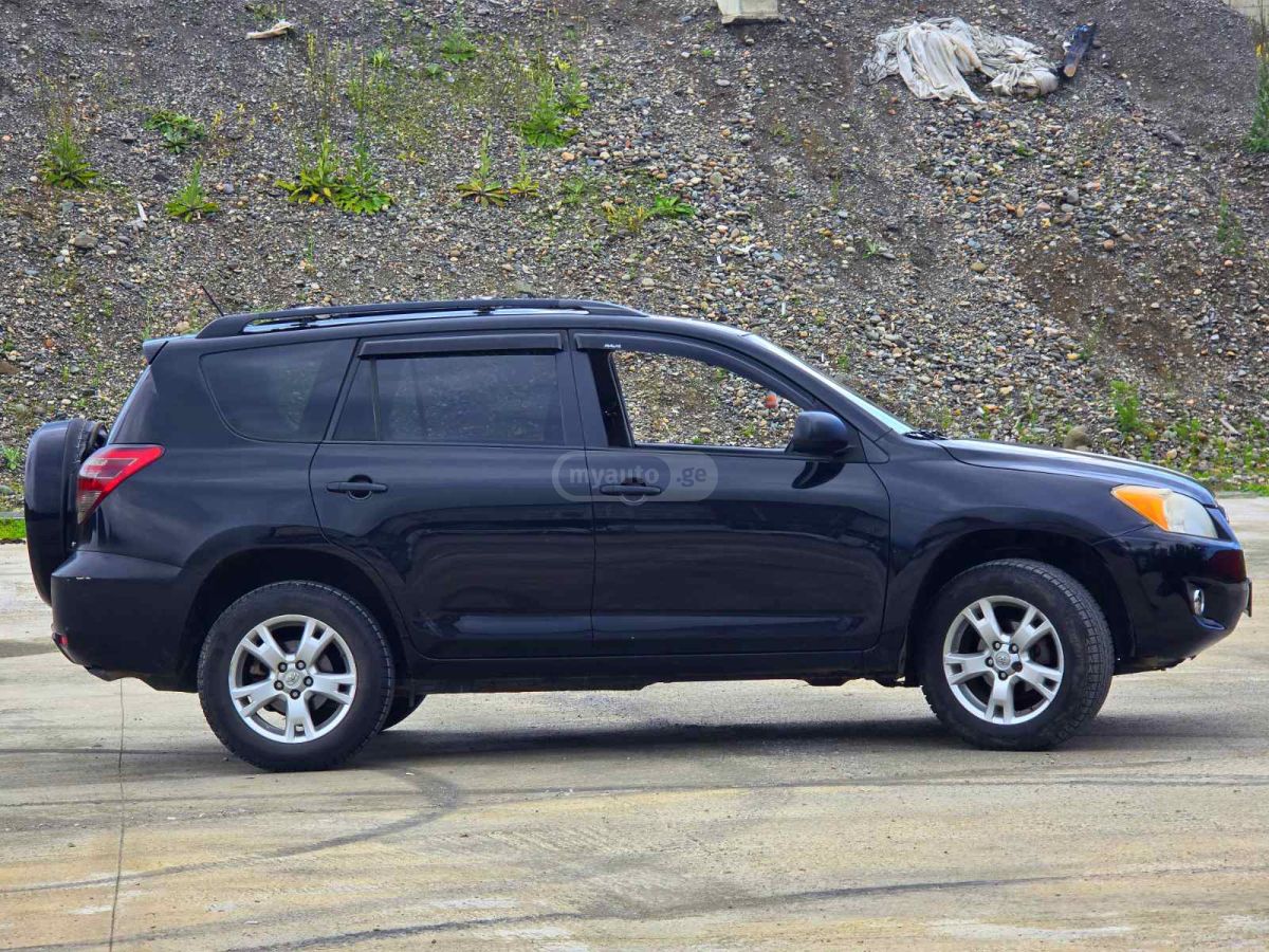 Toyota RAV4 2011 — photo 2