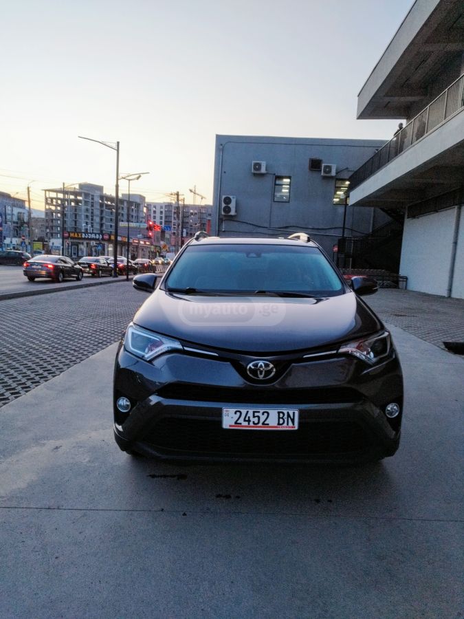 Toyota RAV4 2017 — photo 2