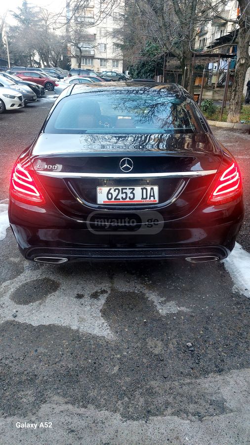 Mercedes-Benz C 300 2017 — photo 2