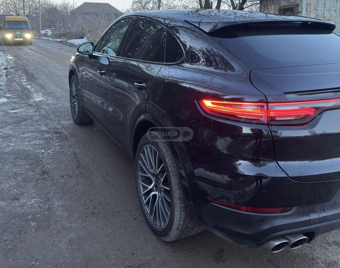 Porsche Cayenne 2022 — photo 2