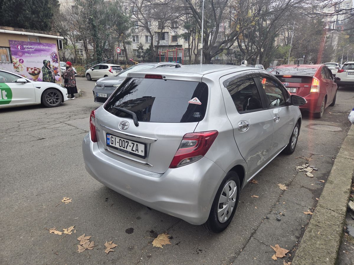 Toyota Vitz 2016 — photo 2