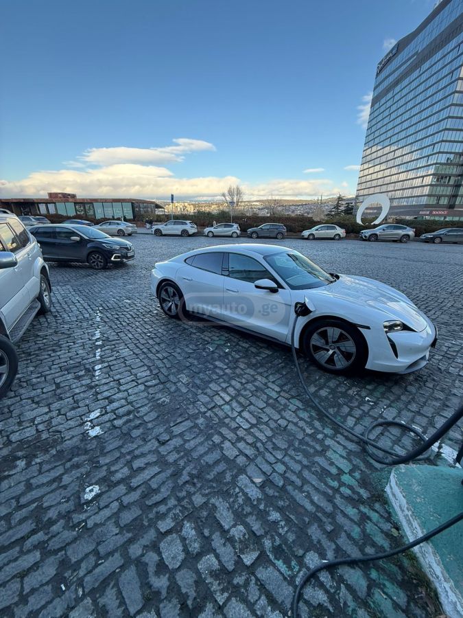 Porsche Taycan 4 S 2020 — photo 2