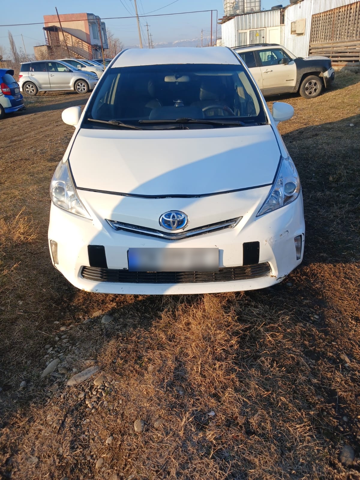 Toyota Prius V 2013 — photo 2