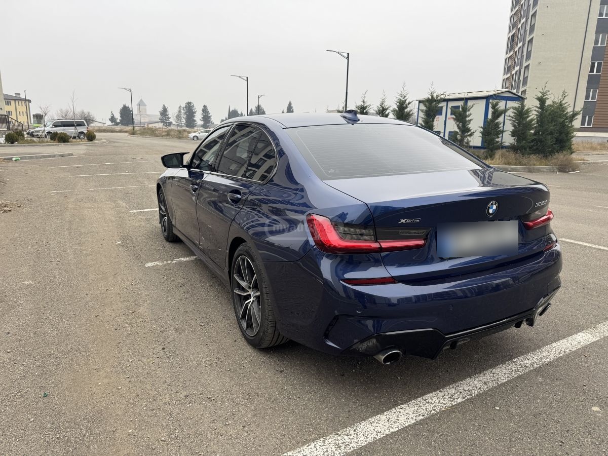 BMW 330