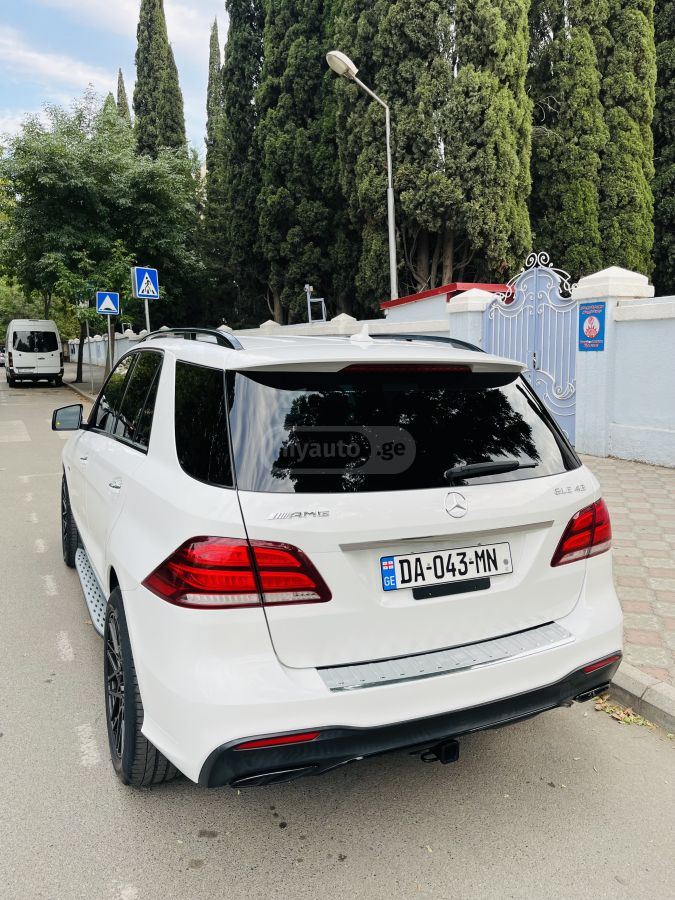Mercedes-Benz GLE 43 AMG 2017 — photo 2