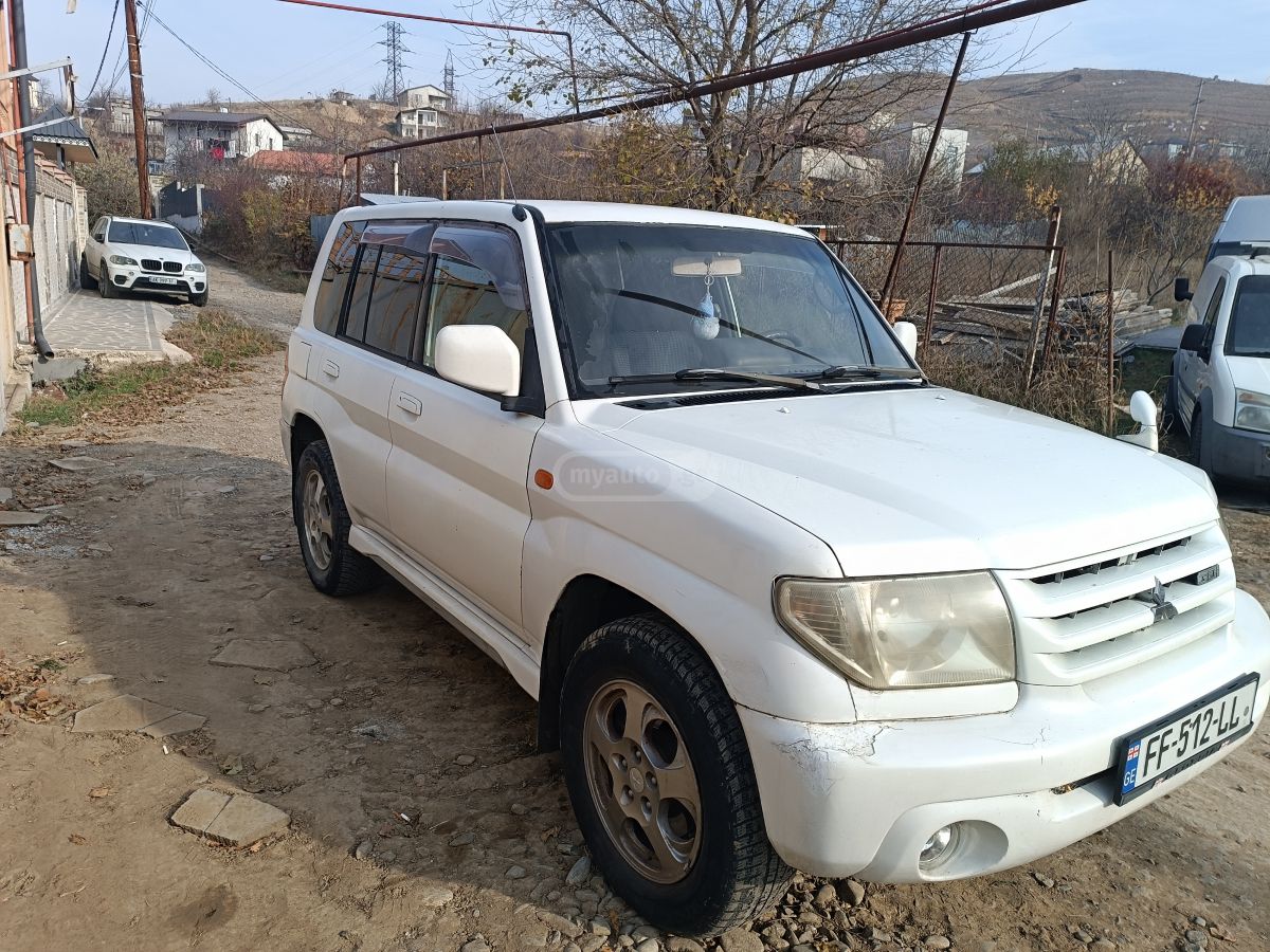 Mitsubishi Pajero IO 2000 — photo 2